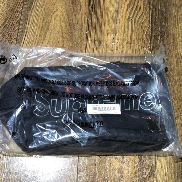 ❌sold❌Supreme utility bag - Picture 3 of 6